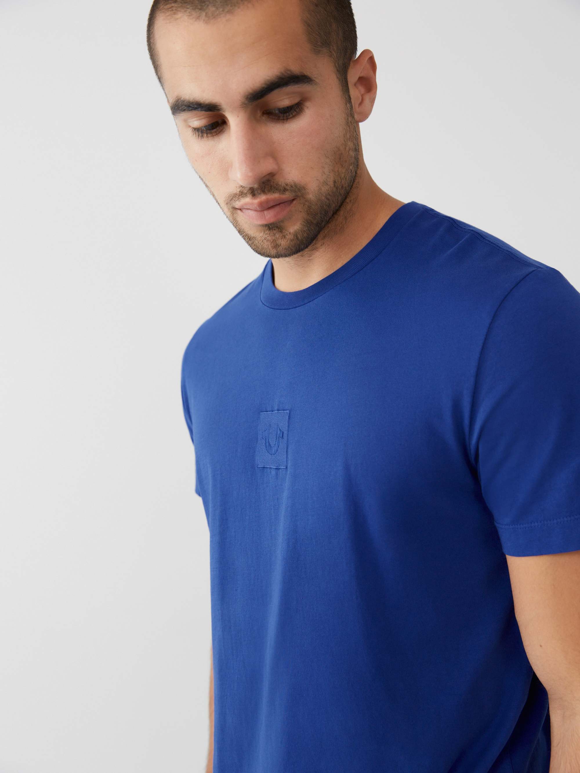TONAL HORSESHOE TEE