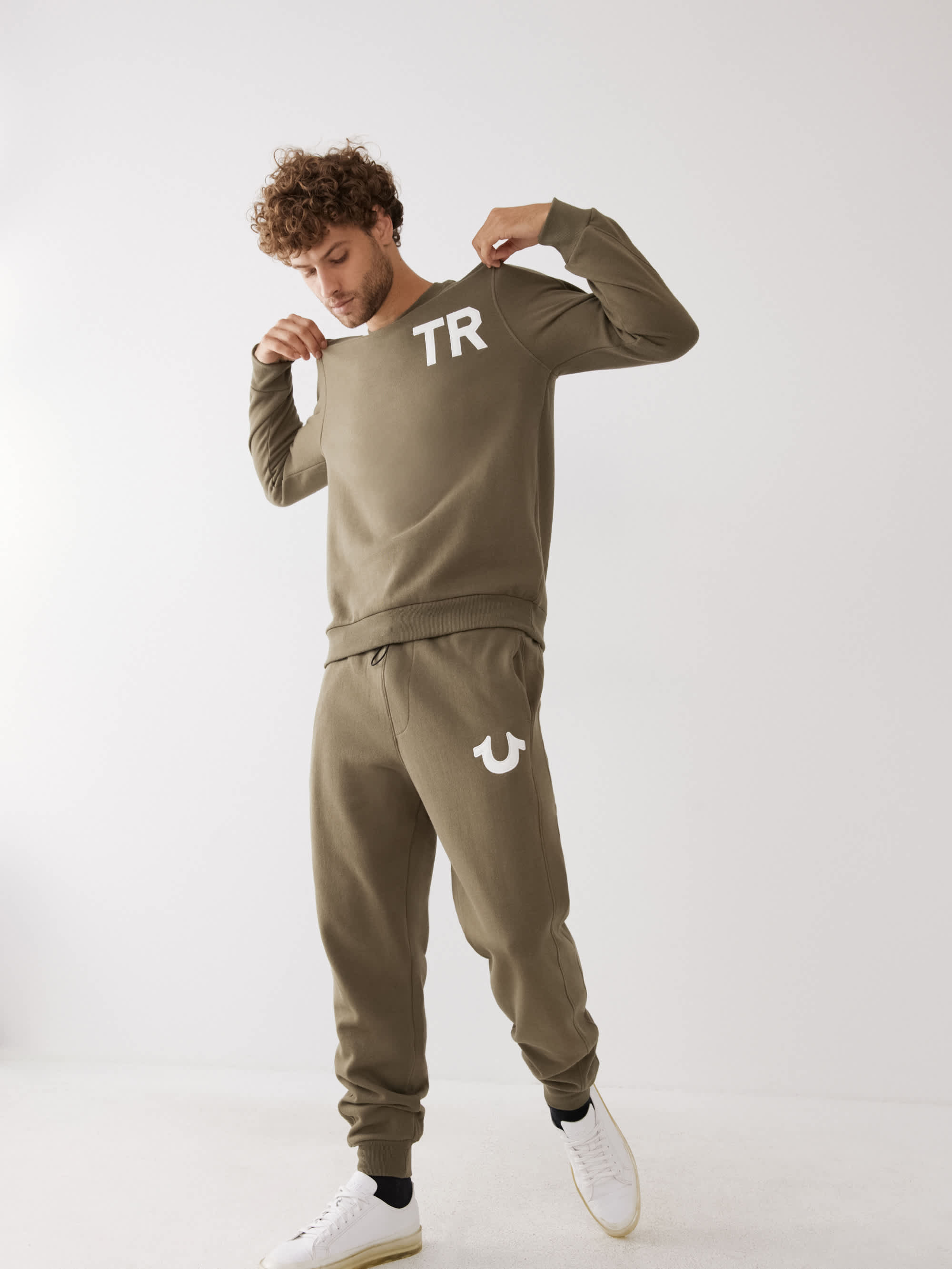 TR CREWNECK SWEATSHIRT