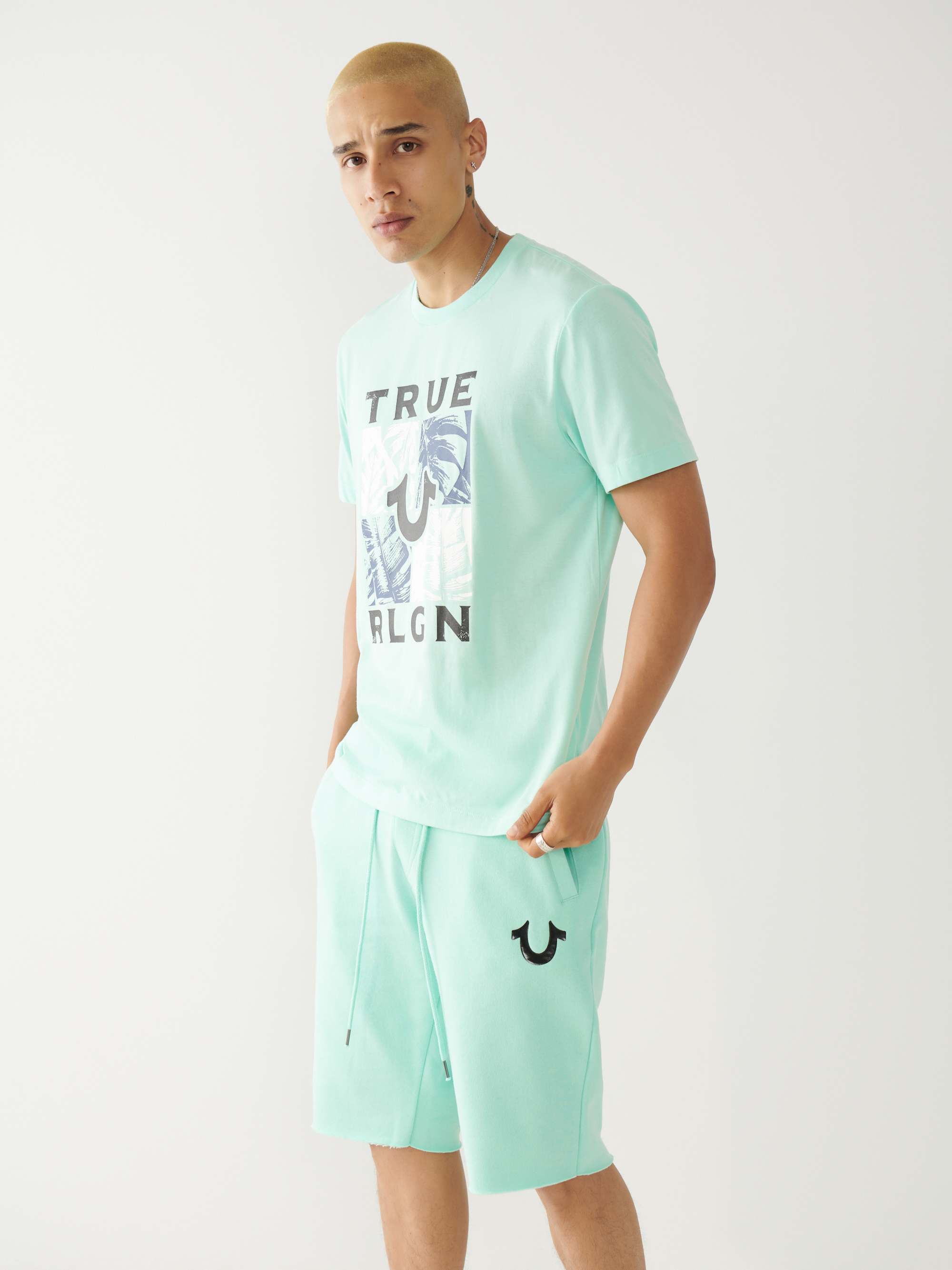 GRAPHIC LOGO TEE