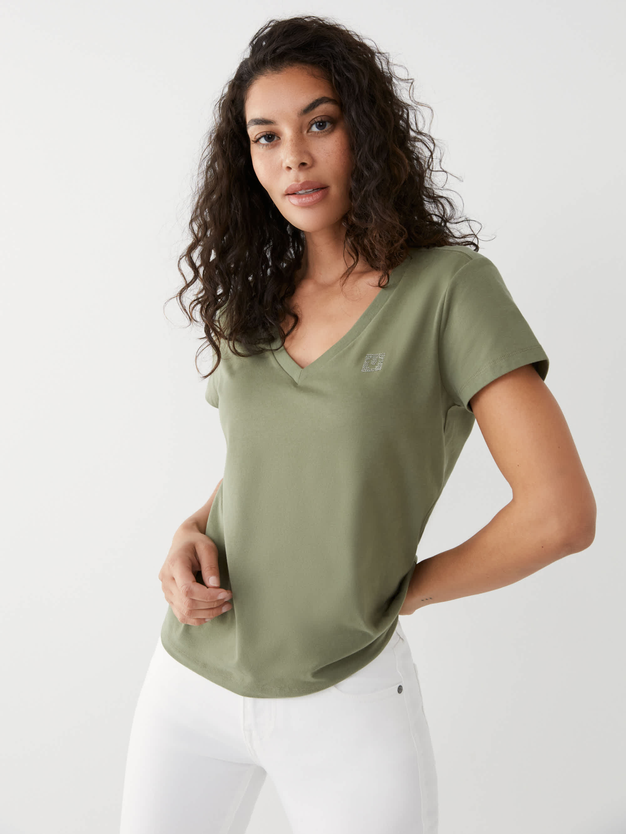 CRYSTAL DETAIL V TEE