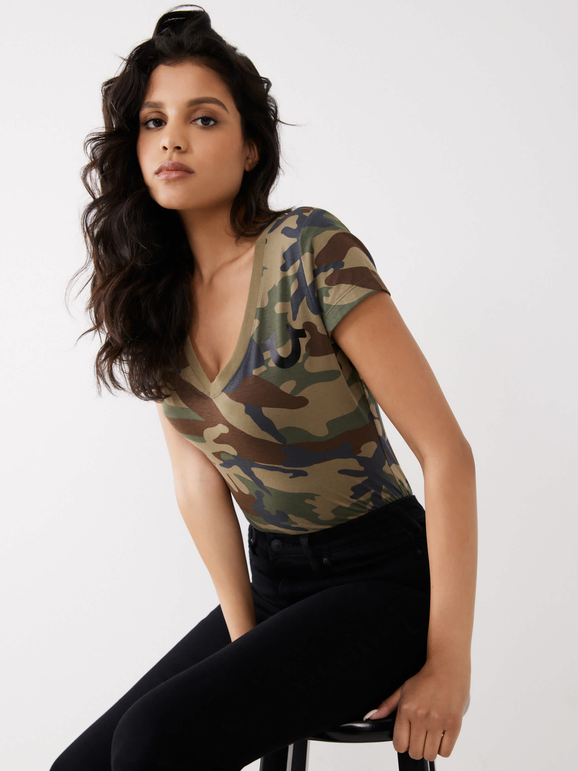 CAMO LOGO V TEE