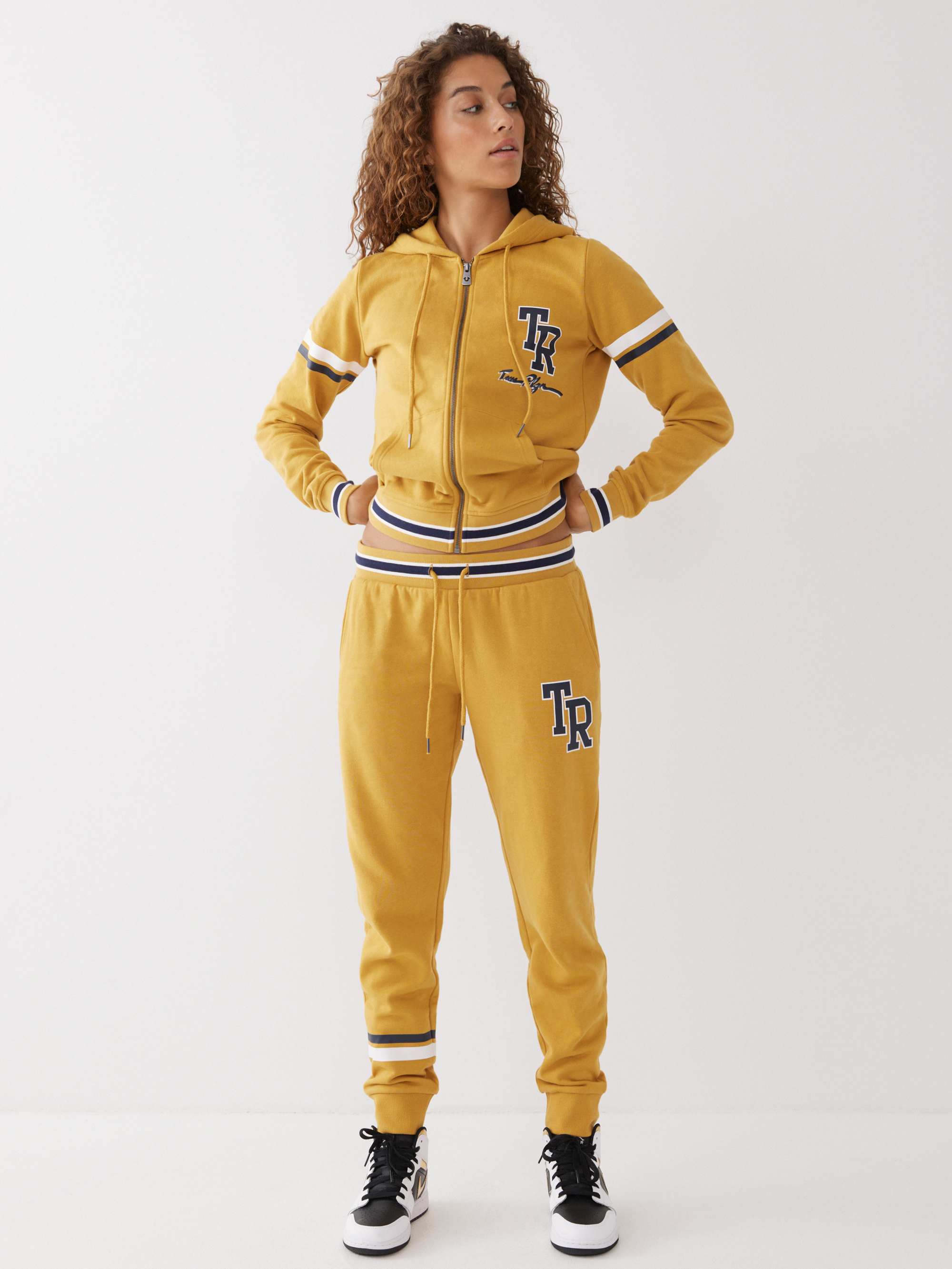 TRUE COLLEGIATE JOGGER