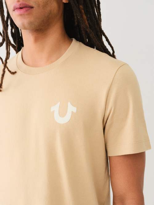 CAMISETA CON LOGOTIPO DE HERRADURA