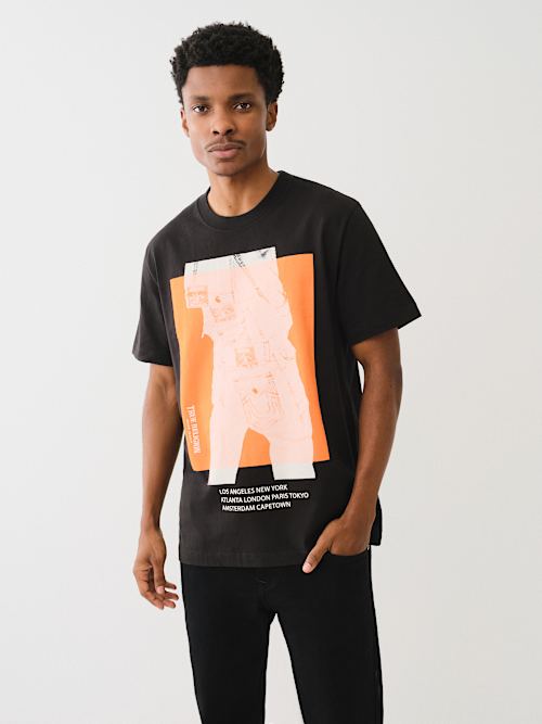 CAMISETA CON GRÁFICOS DE JEANS APILADOS