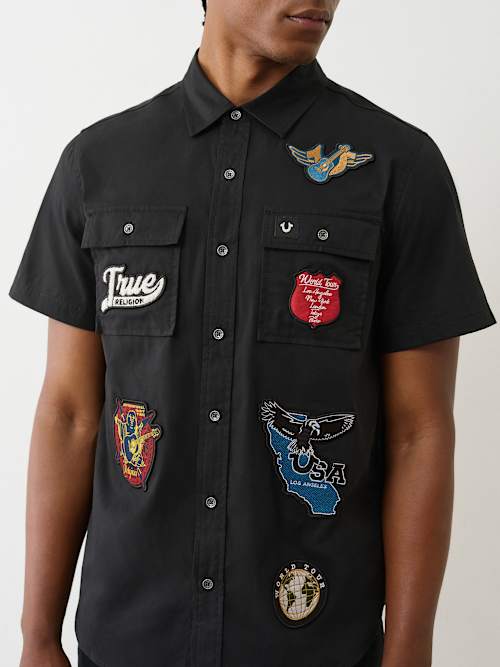 CAMISETA CON PARCHE DE TRABAJO