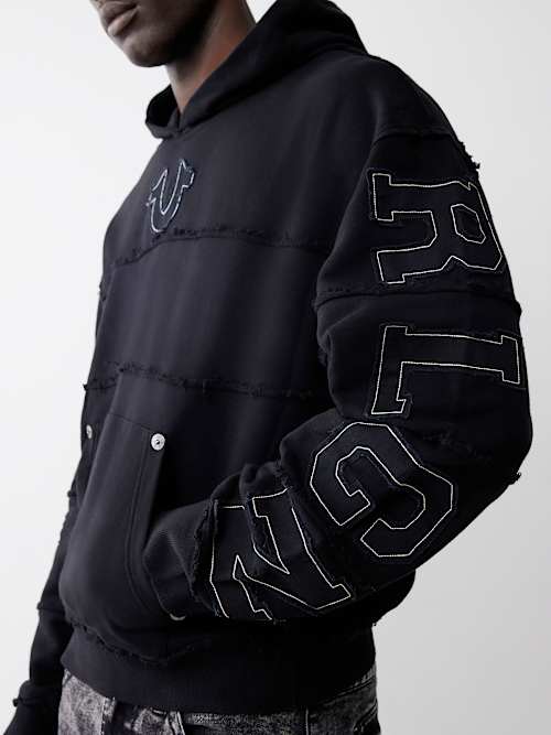 ТОЛСТОВКА С МНОГОСЛОЙНОЙ ПОТЕРТОЙ АППЛИКАЦИЕЙ С ЛОГОТИПОМ