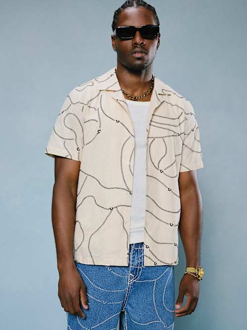 CAMISETA CON CUELLO CAMPANA Y COSTURAS DE BÉISBOL