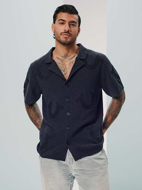 CAMISA TEJIDA CON CUELLO CAMPANA Y HERRADURA