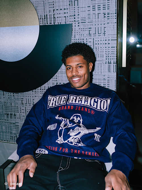 ОБЛЕГАЮЩИЙ СВИТЕР ДЛЯ КРУГОСВЕТНОГО ПУТЕШЕСТВИЯ