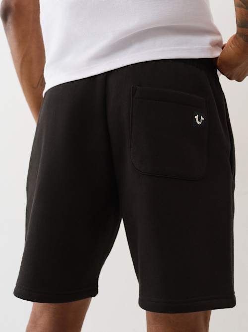 SHORTS DEPORTIVOS CON PATRÓN CON MÚLTIPLES LOGOTIPOS