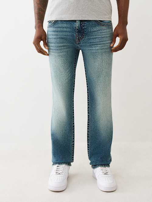 РИККИ УЛОЖИЛ ПРЯМЫЕ ДЖИНСЫ В СТОПКУ