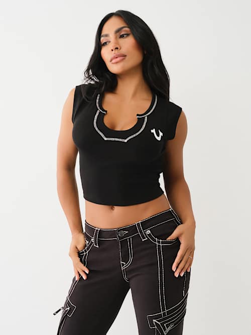 УКОРОЧЕННАЯ ФУТБОЛКА С ВЫРЕЗОМ В ВИДЕ ПОДКОВЫ