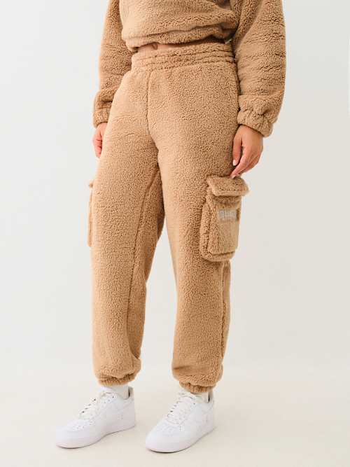 ПАРЕНЬ-ШЕРПА, ЗАНИМАЮЩИЙСЯ БЕГОМ ТРУСЦОЙ