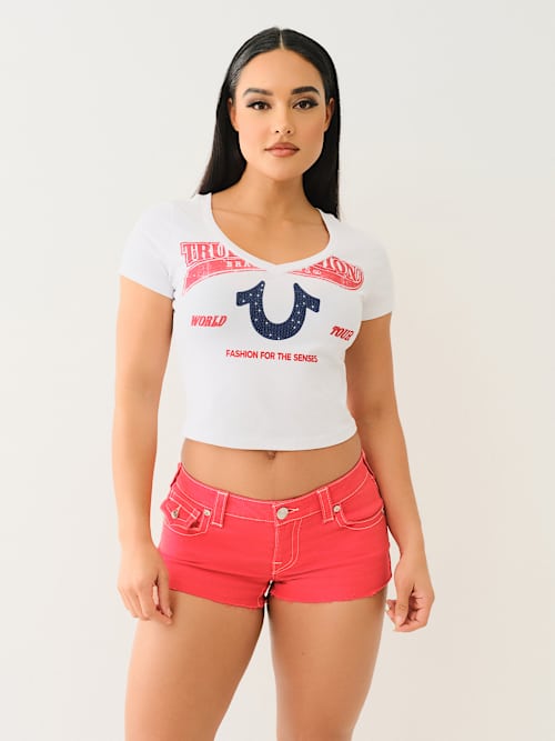 CAMISETA CORTA CON CUELLO EN V Y HERRADURA CON CRISTALES