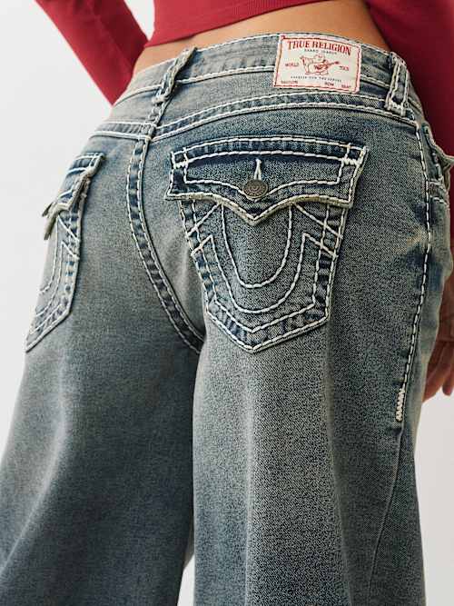 СУПЕР-ФУТБОЛКА JESSIE СРЕДНЕЙ ПОСАДКИ С КЛАПАНОМ И СУПЕР-МЕШКОВАТЫМИ ДЖИНСАМИ