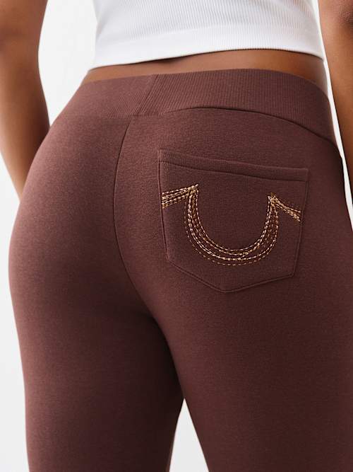 СШИТЫЕ РАДУГОЙ СПОРТИВНЫЕ БРЮКИ С ПОДКОВООБРАЗНЫМ ВЫРЕЗОМ НА БОТИНКАХ