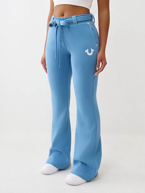 СПОРТИВНЫЕ ШТАНЫ С БОЛЬШИМ ВЫРЕЗОМ-ФУТБОЛКОЙ