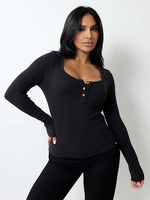RIBBED METALLIC LOGO HENLEY TEE