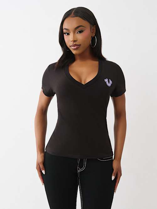 CRUSHED CRYSTAL HORSESHOE V NECK TEE