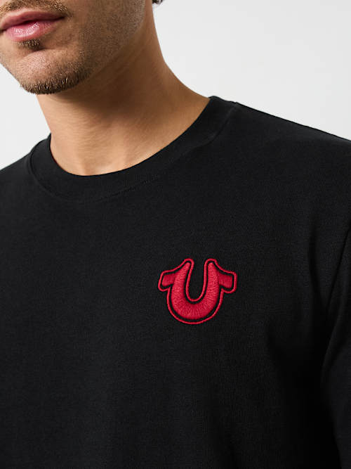 CAMISETA PESADA CON LOGOTIPO DE HERRADURA BORDADO