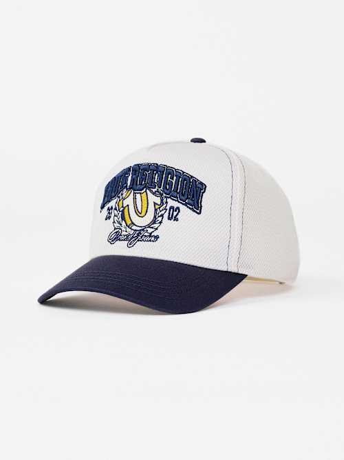 БЕЙСБОЛКА С ЭМБЛЕМОЙ В ВИДЕ ПОДКОВЫ