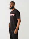 CROSS STITCH ARCHED LOGO TEE