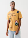 CAMISETA CON GRÁFICO BORDADO Y PARCHE