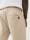 PANTALONES JOGGER CON ÁGUILA BORDADA