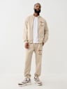 PANTALONES JOGGER CON ÁGUILA BORDADA