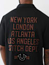 CAMISETA CON CUELLO DE CAMPANA WORLD TOUR