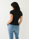 CAMISETA HENLEY ACANALADA CON HERRADURA Y ALAS EN CRISTALES