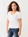 CAMISETA CON CUELLO EN V CON HERRADURA DEGRADADA Y DETALLES EN CRISTAL