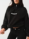 SUÉTER CON MEDIO CIERRE Y LOGOTIPO ESTILO SHERPA