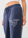 PANTALONES DEPORTIVOS TIPO UNIVERSITARIO CON PIERNAS RECTAS