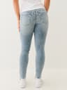 JENNIE MID RISE CURVY SKINNY JEAN