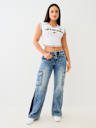 CAMISETA DEPORTIVA PEQUEÑA CON CUELLO CON HENDIDURA