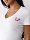 CAMISETA CON CUELLO EN V WORLD TOUR EN CRISTAL
