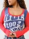 CAMISETA CON CUELLO REDONDO ACANALADO Y BLOQUE DE COLOR