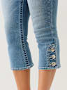 LOW RISE BUTTON HEM FLAP CAPRI 