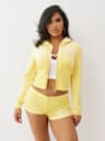SUDADERA CON CAPUCHA, CIERRE Y CRISTALES DE TERCIOPELO