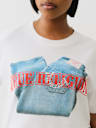 CAMISETA CON GRÁFICO DE LOGOTIPO DE JEANS