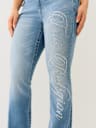 JEANS CORTE DE BOTA BECCA DE TIRO MEDIO CON CRISTAL