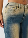 JEANS ACAMPANADOS Y FRUNCIDOS DE TIRO MEDIO