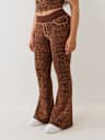 PANTALONES ACAMPANADOS DE LEOPARDO DE TIRO MEDIO BIG T DE CRISTAL