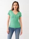 CAMISETA HENLEY CON HERRADURA DE TACHAS