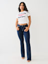JEANS BECCA CORTE DE BOTA, TIRO MEDIO Y COSTURA DE AGUJA SIMPLE