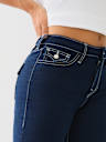 JEANS BECCA CORTE DE BOTA, TIRO MEDIO Y COSTURA DE AGUJA SIMPLE