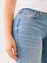 JEANS CORTE DE BOTA BECCA DE TIRO MEDIO