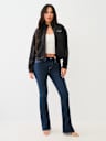 JEANS CORTE DE BOTA BECCA DE TIRO MEDIO CON CRISTAL