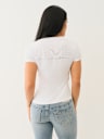 CAMISETA CON CUELLO EN V Y CONTORNO CON CRISTALES